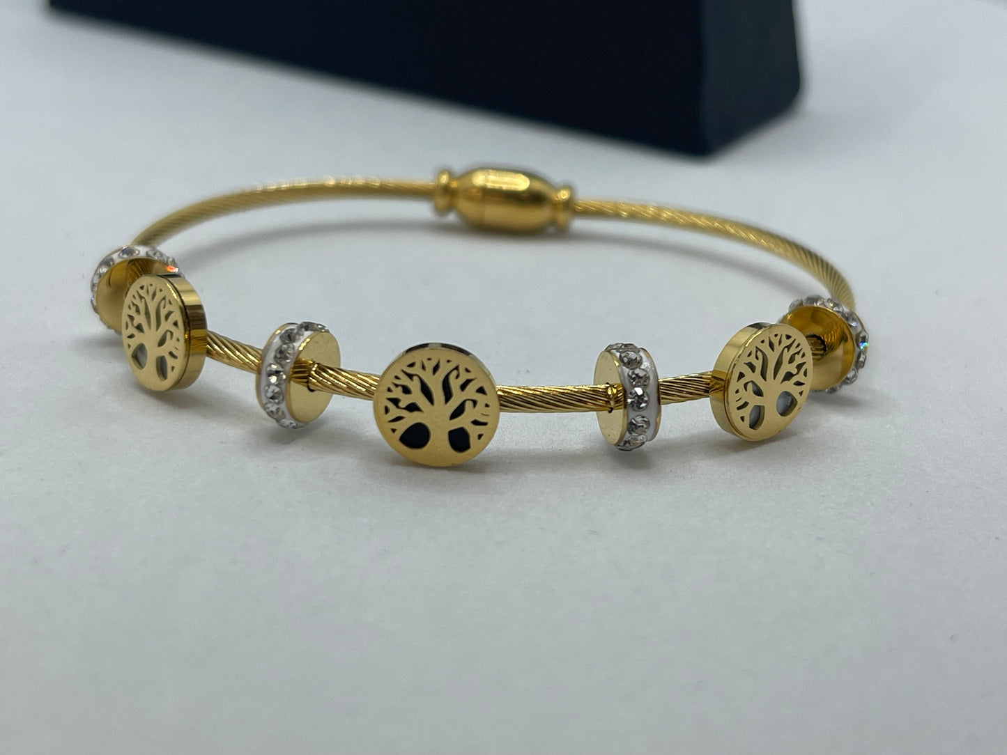 Wire magnet bangle charms