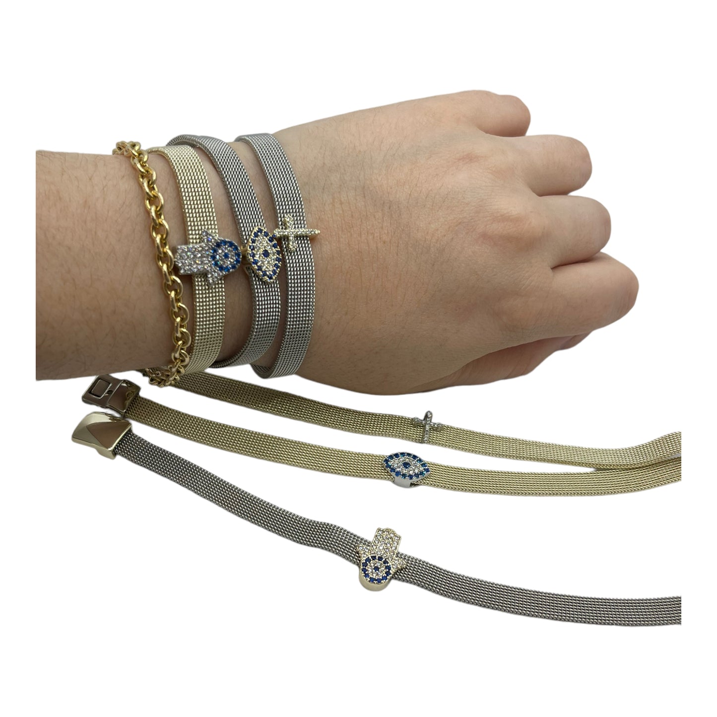 Protection bracelet with magnet clap