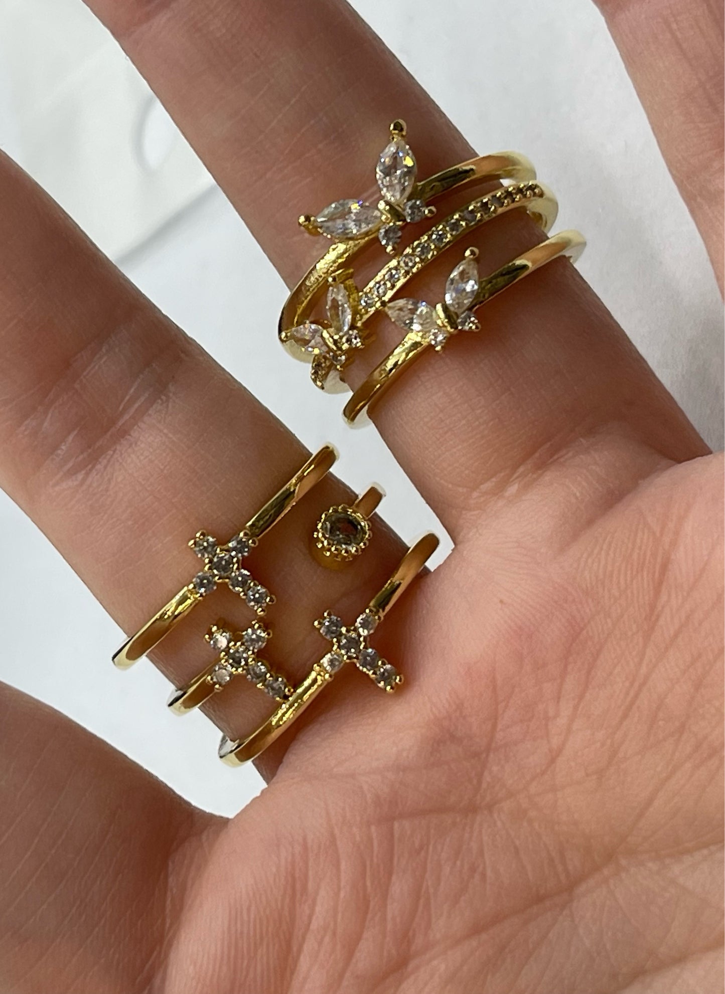 Cross adjustable ring